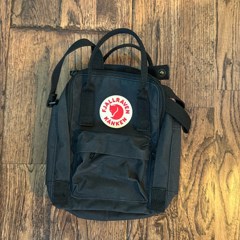 Fjallraven Kanken ( KÅNKEN RE-WOOL SLING)